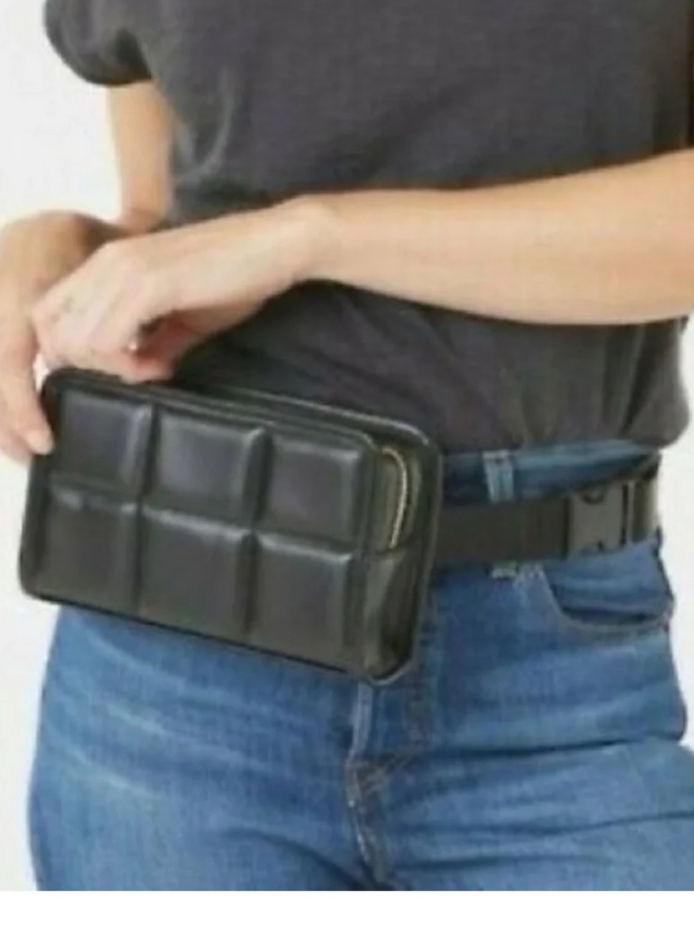 Women’s AMANDA UPRICHARD Black quilted belt bag - Picture 2 of 9